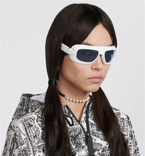 Shop Dior CD M1I Mask Sunglasses 